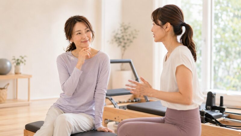 ピラティスインストラクターの指導経験やレッスン内容について相談する40代の日本人女性